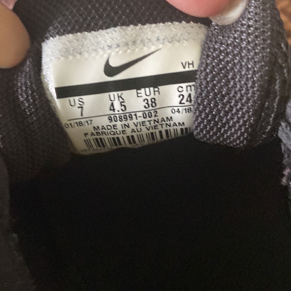 🌻SALE🌻 Nike Airmax size 7 - Picture 4 of 5